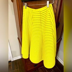 H&M skirt size 4. 25 inches in length